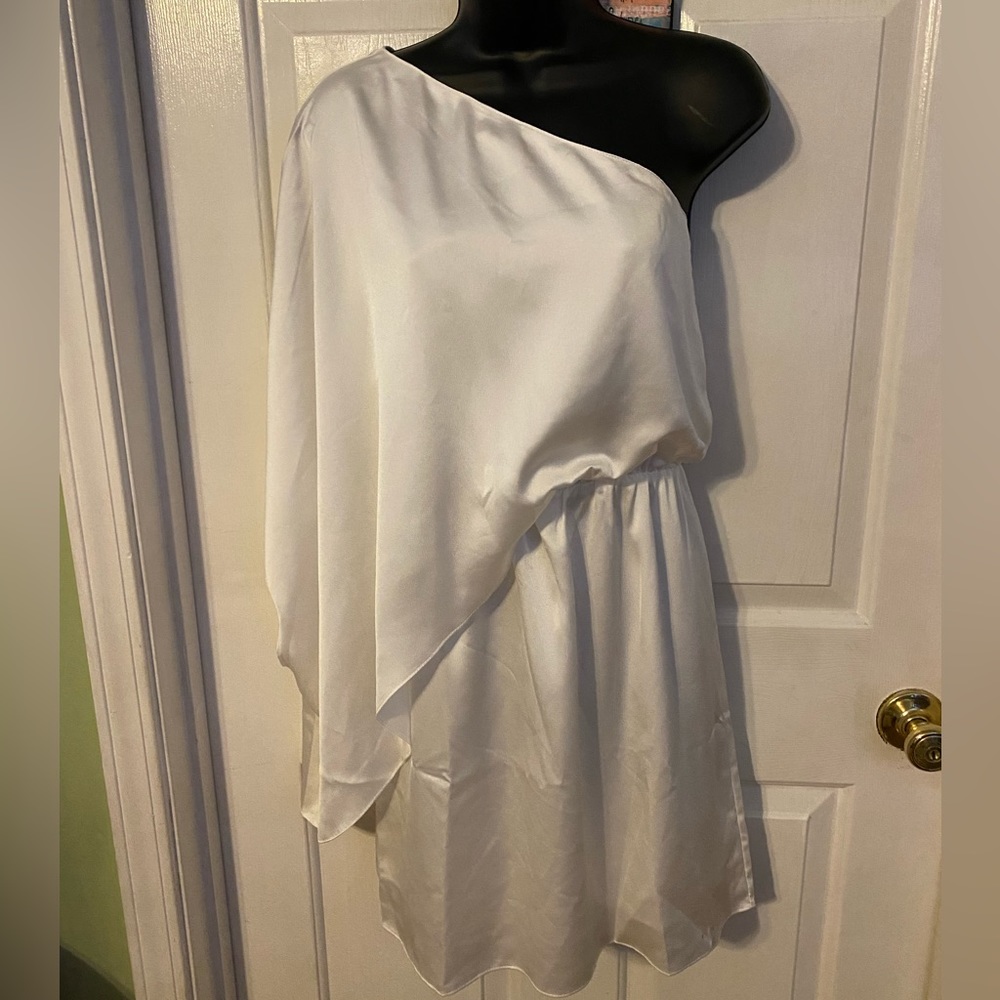 Women's white sz M One-Shoulder Off-Back,  one Long Sleeve Short Dress
